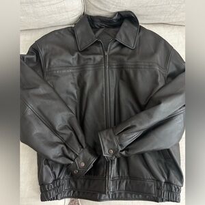 Brown Leather Bomber Jacket
Round Tree and yorke
Size L
In great condition